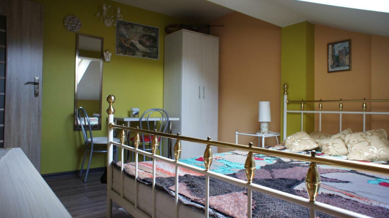 W Cieniu Sosen Otel Grebow Dış mekan fotoğraf